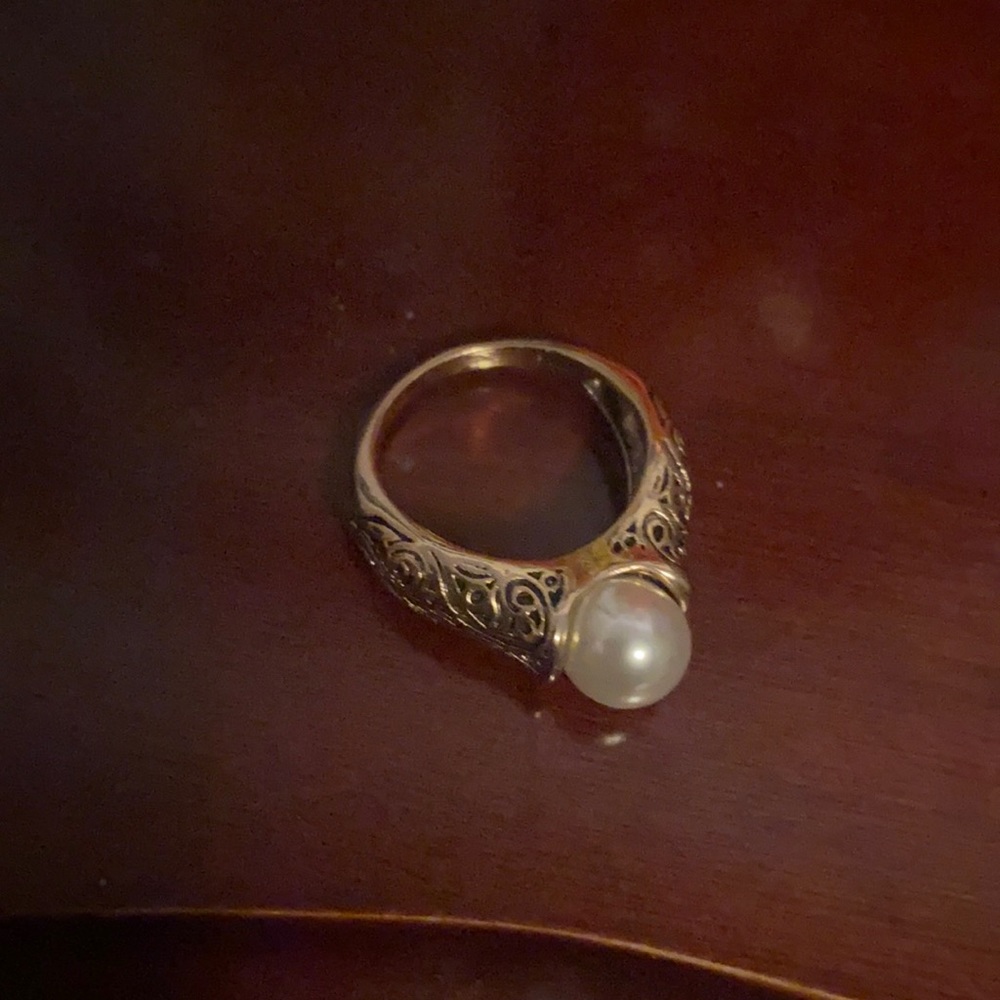 Fake gold Pearl ring